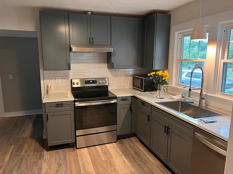 810 Maybank Dr — Photo 3