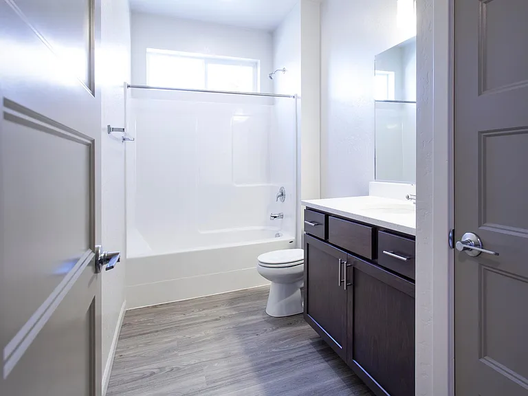 1 Bedroom Bathroom