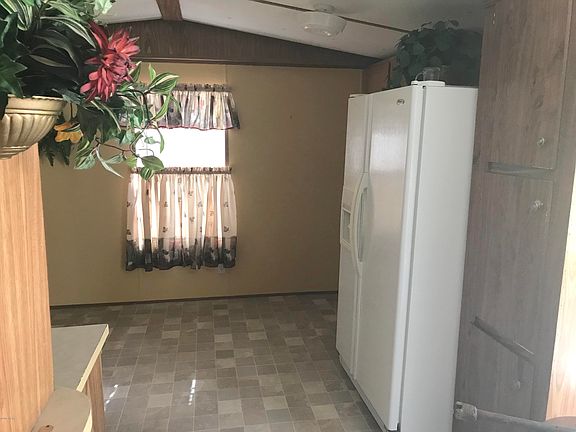 4th image of 20762 N Kelly Ave