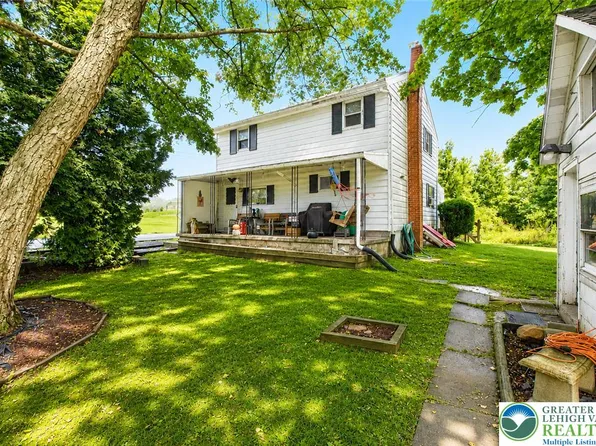 1294 Seifert Rd, Nazareth, PA 18064