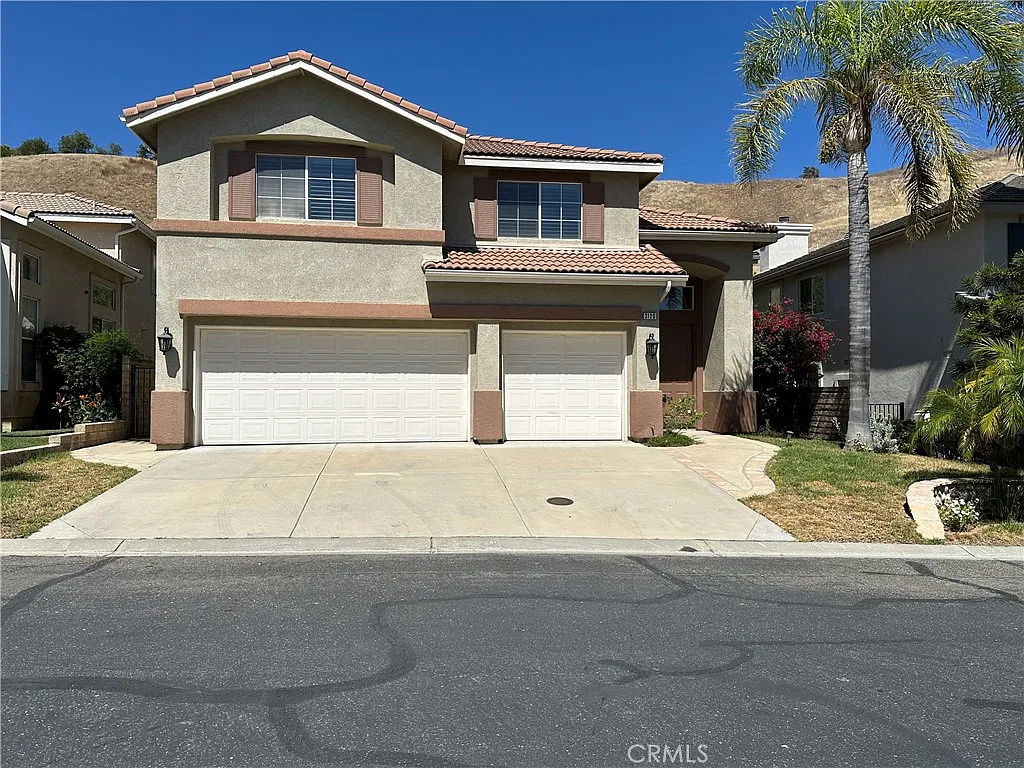 3 bed, 2.5 bath, 2370 sqft, $4,200 — Photo 4