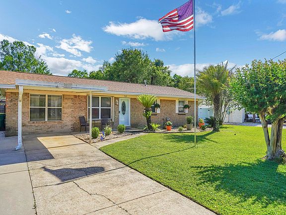 3rd image of 710 Marcia Cir