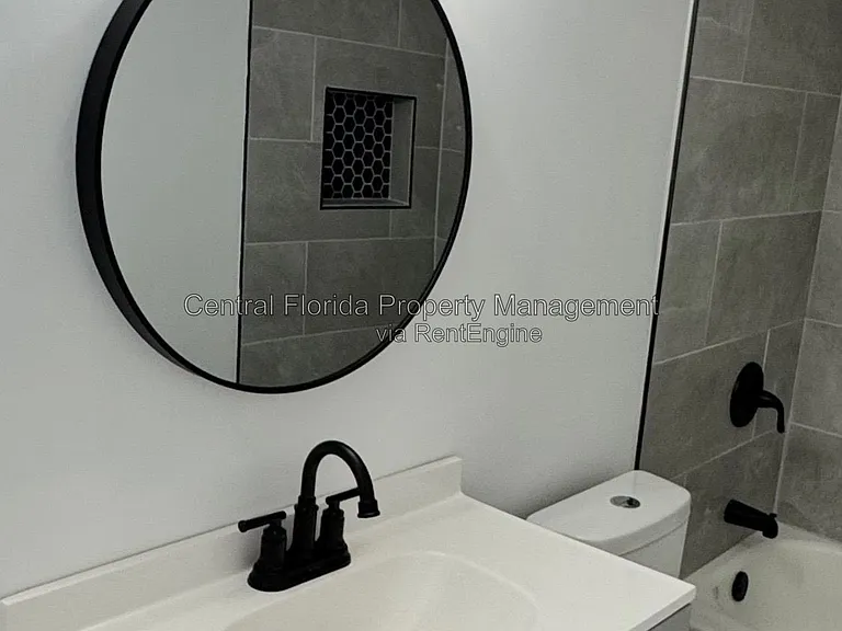 954 N Lake Destiny Rd #1-H — Photo 8