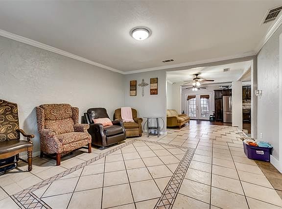 5th image of 1924 Hillview Dr