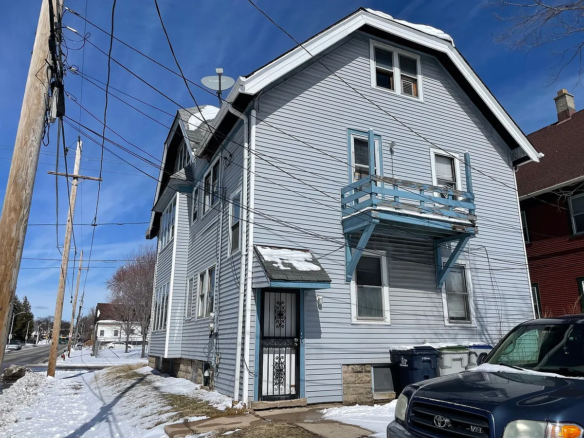 Building Photo - 1911 W Chambers St #1913
