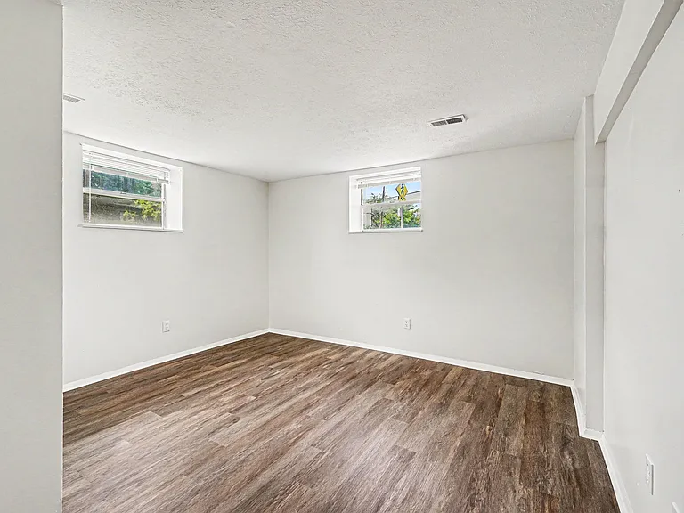 562 Glenwood Ave #1 — Photo 8