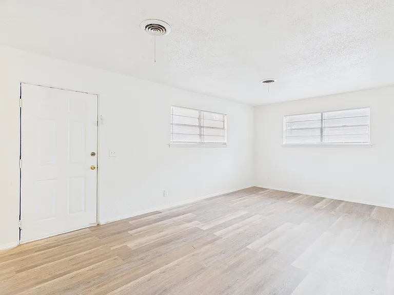 3319 Teckla Blvd — Photo 6
