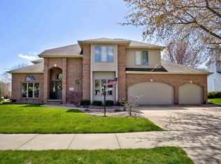 331 E Wayfarer Ln, Appleton, WI 54913