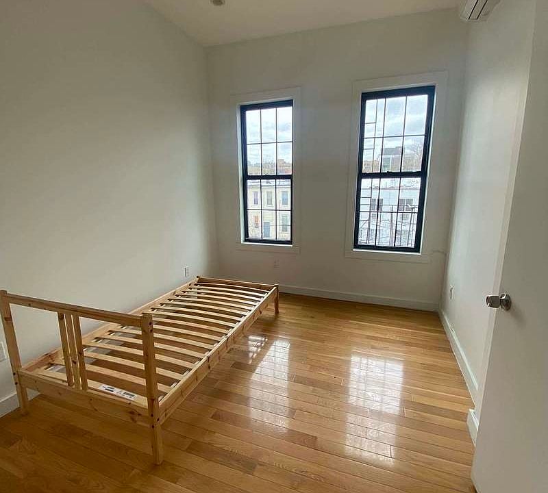1st image of 106 Ellery St #L3