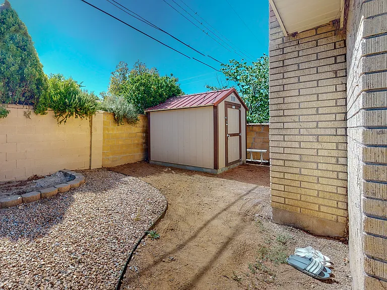2810 Carolina St NE — Photo 37