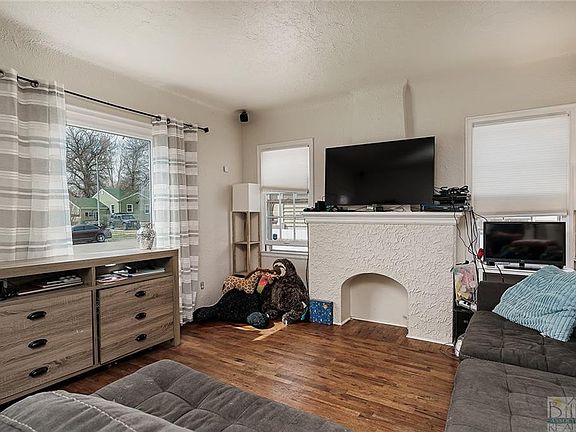 3rd image of 623 Custer Ave