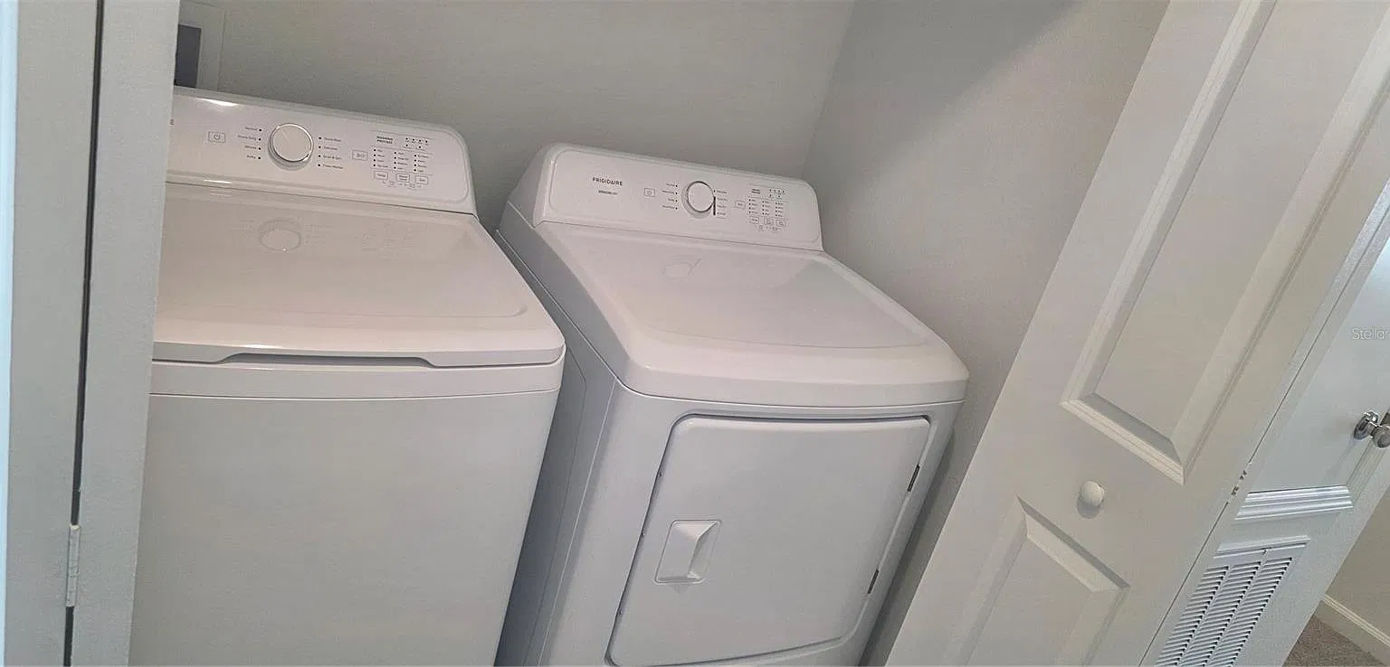 3 bed, 2.5 bath, 1834 sqft, $2,400 — Photo 4