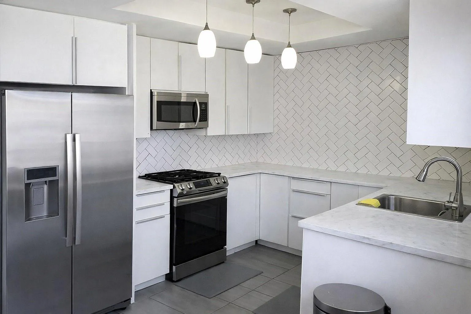 3 bed, 2.0 bath, 1500 sqft, $2,100 — Photo 1