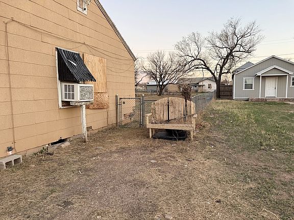 4th image of 606 E 12th St