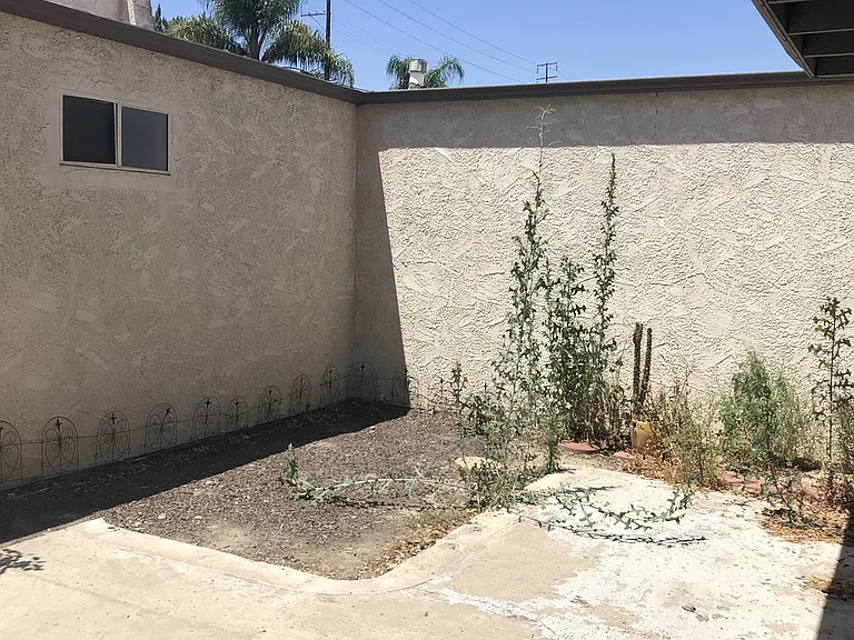 1594 Christopher Ln — Photo 32