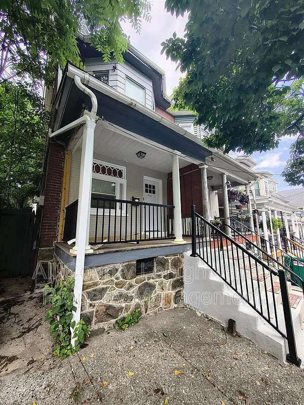 4 bed, 2.0 bath, $2,195 — Photo 1