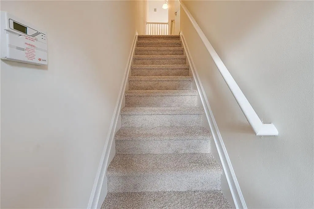 2 bed, 2.5 bath, 1468 sqft, $1,900 — Photo 2