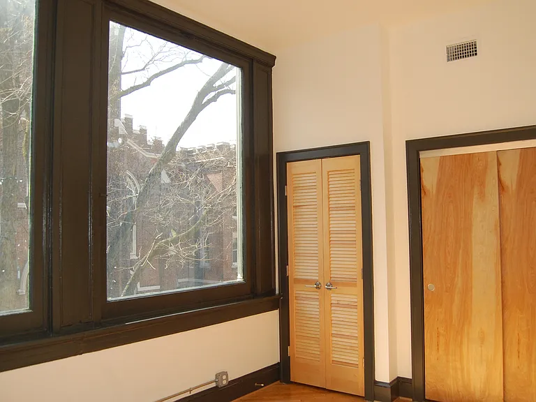 420 E Grace St — Photo 15