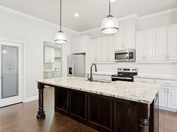 4th image of 118 Treys Way