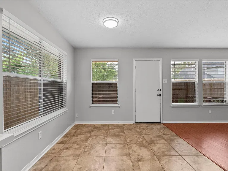 15834 Constitution Ln — Photo 15