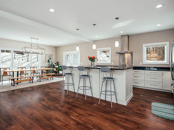 4th image of 642 Napolean Way