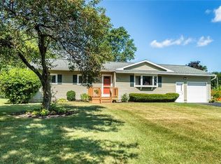 561 Pinnacle Rd, Rochester, NY 14623