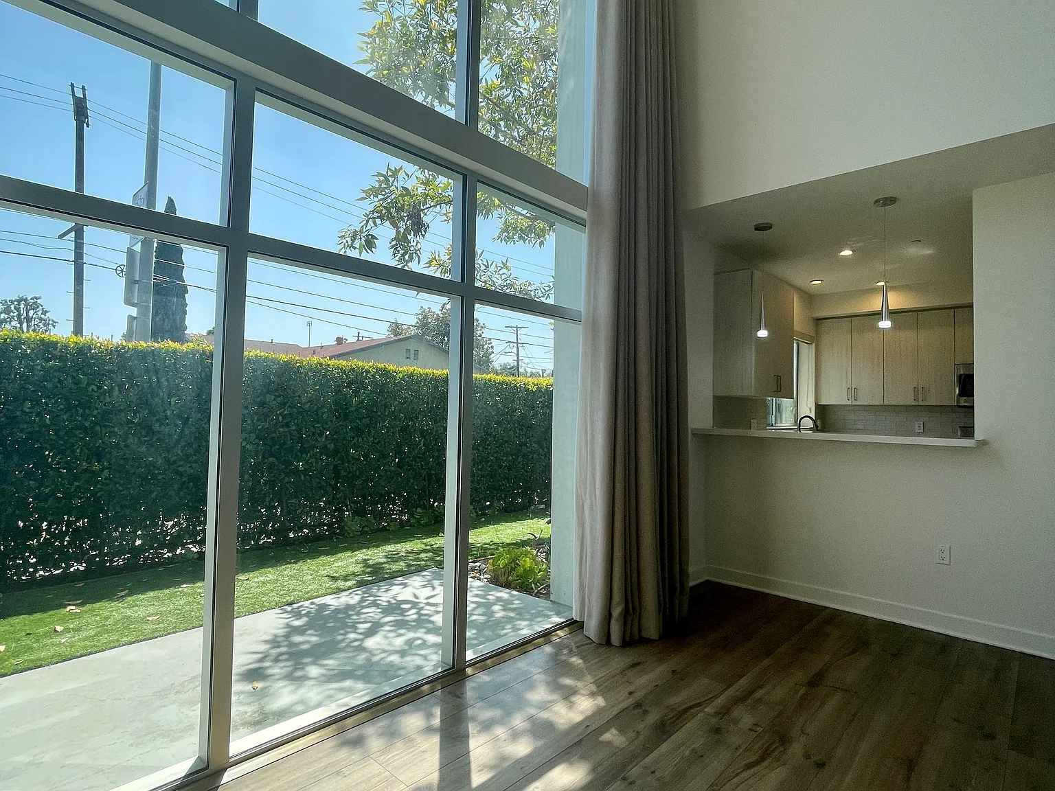 3 bed, 3.5 bath, 1550 sqft, $4,795 — Photo 4