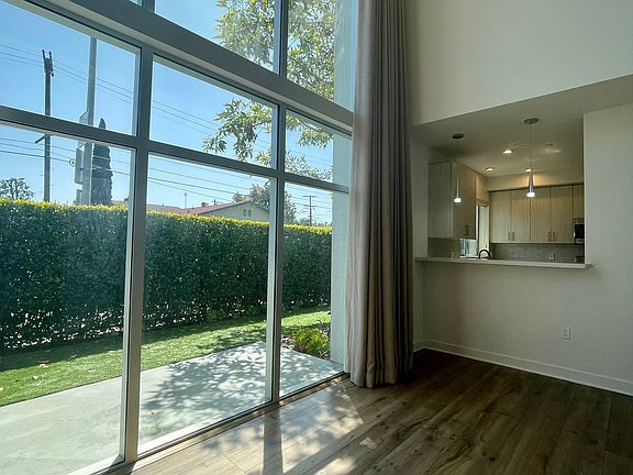 4th image of 6143 Fountain Ave #101