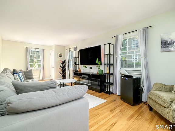 5th image of 96 Brookside Drive