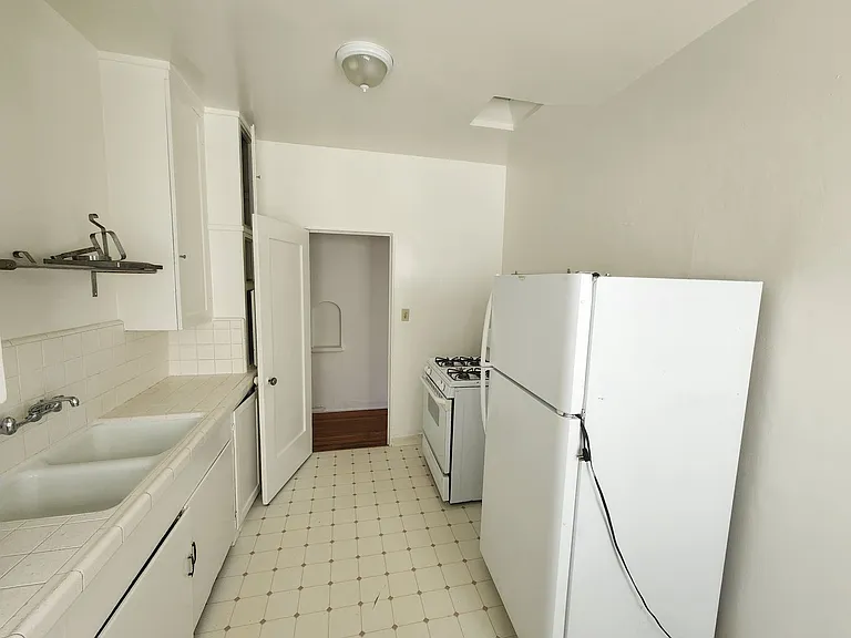 422 N Hayworth Ave — Photo 4
