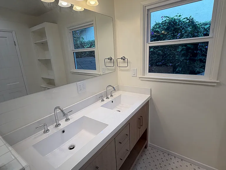 13810 Magnolia Blvd — Photo 16
