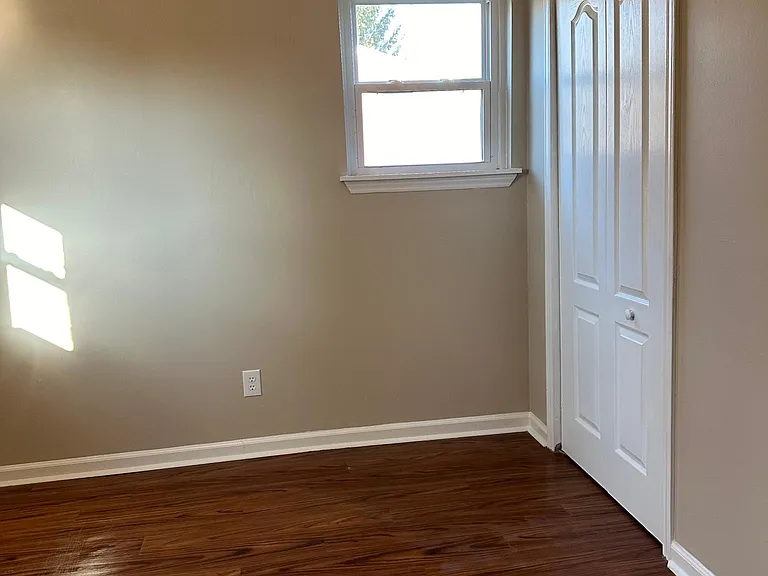 410 Savannah Ave — Photo 9