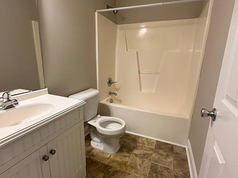 2511 S River Rd — Photo 9