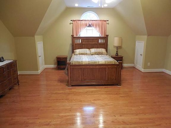 3rd image of 1804 Laurel Oak Ln