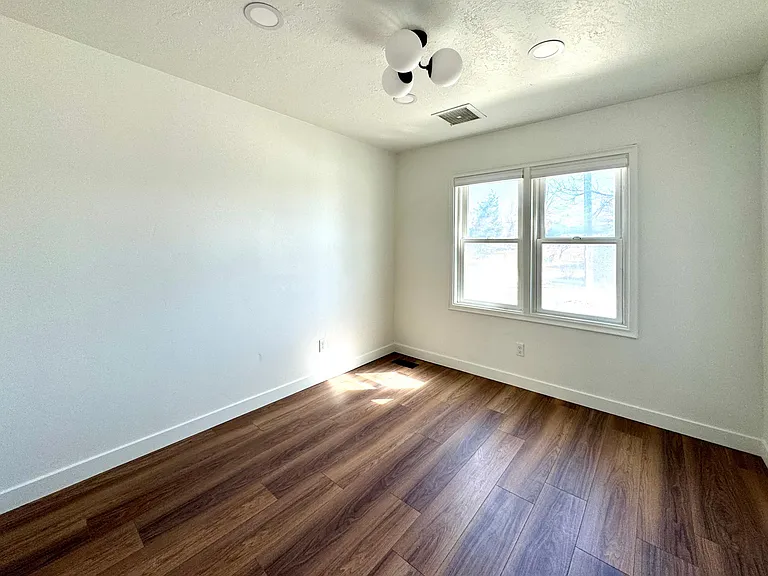 1855 E 2700 S — Photo 7