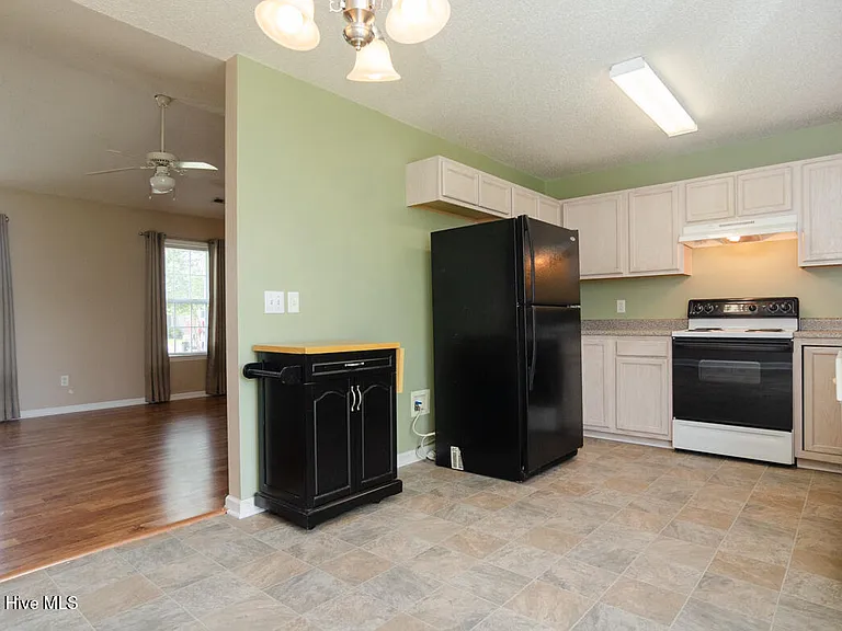 2716 Valor Dr — Photo 7