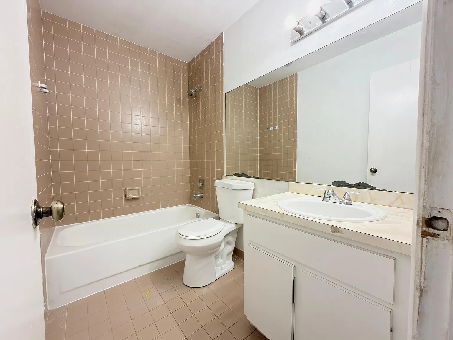 2 bed, 2.0 bath, 1173 sqft, $2,299 — Photo 4