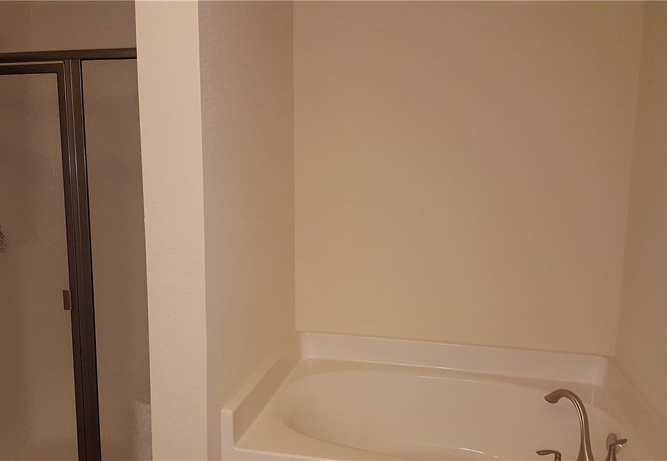 2nd image of 2123 NE 40th Terrace Cpe
