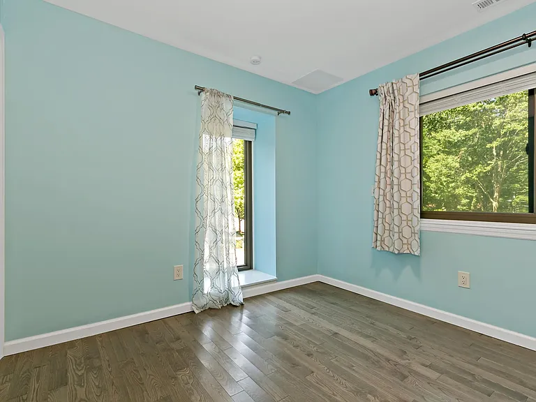 343 N Greeley Ave — Photo 15