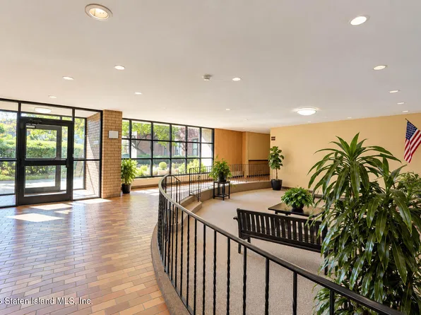 100 Colfax Ave APT 5F, Staten Island, NY 10306