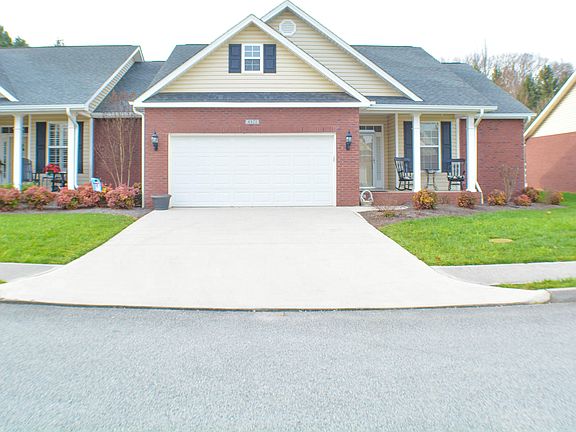 4th image of 4821 Lindsey Blair Ln #43
