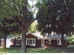 16208 W Thirteen Mile Rd, Beverly Hills, MI 48025