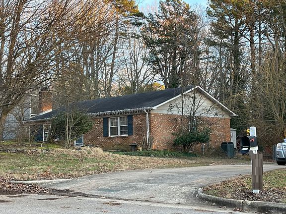 2nd image of 1013 Mockingbird Dr