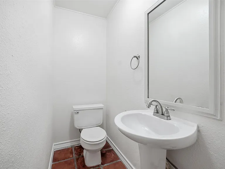 1104 Franklin Dr — Photo 19