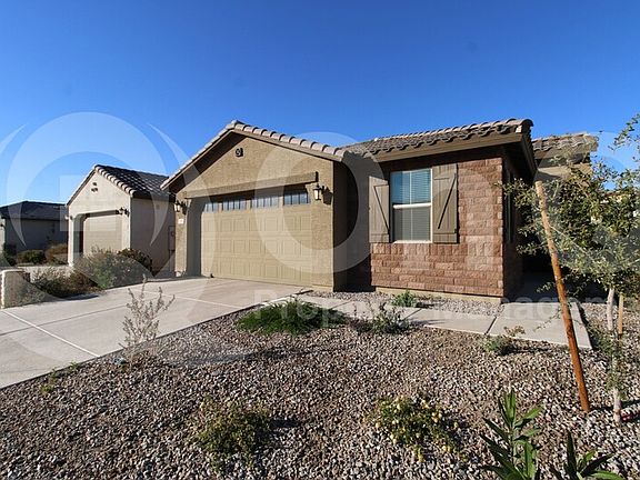 3rd image of 2550 W Huntington Dr