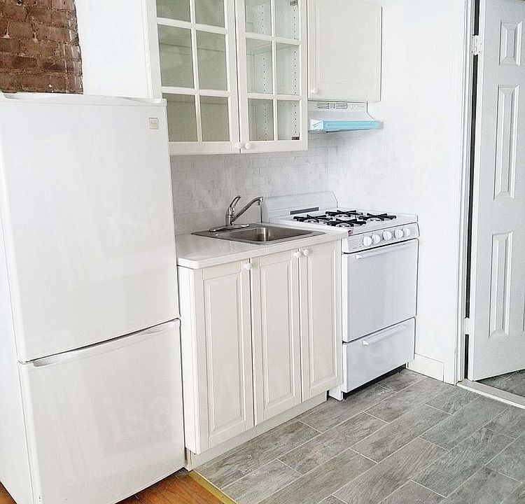 2nd image of 313 E 60th St #1DD