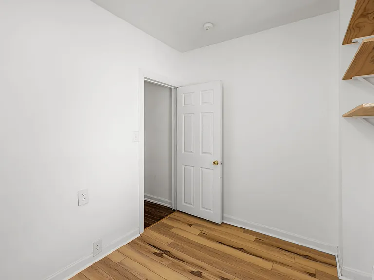 2426 E Indiana Ave — Photo 24