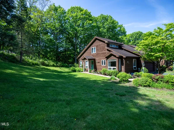 32 Lillian Lane, Troy, NY 12180