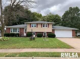 3156 Eclipse St, Clinton, IA 52732