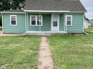 111 S 7th St, Wakeeney, KS 67672